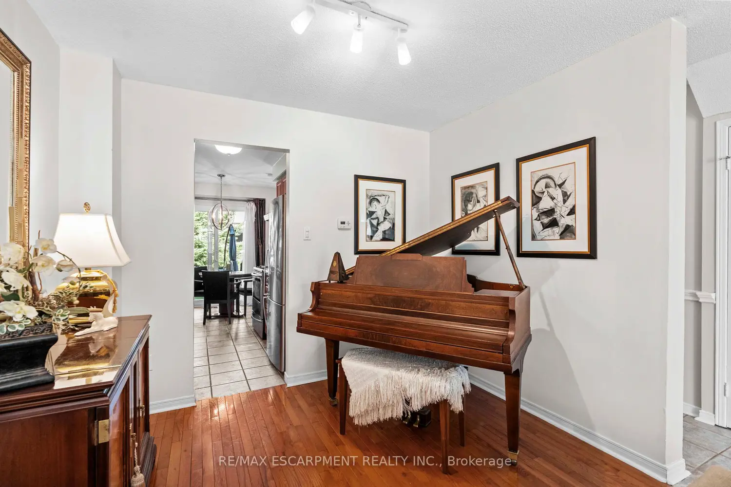 Additional image 4 of 2272 Mowat Avenue 56