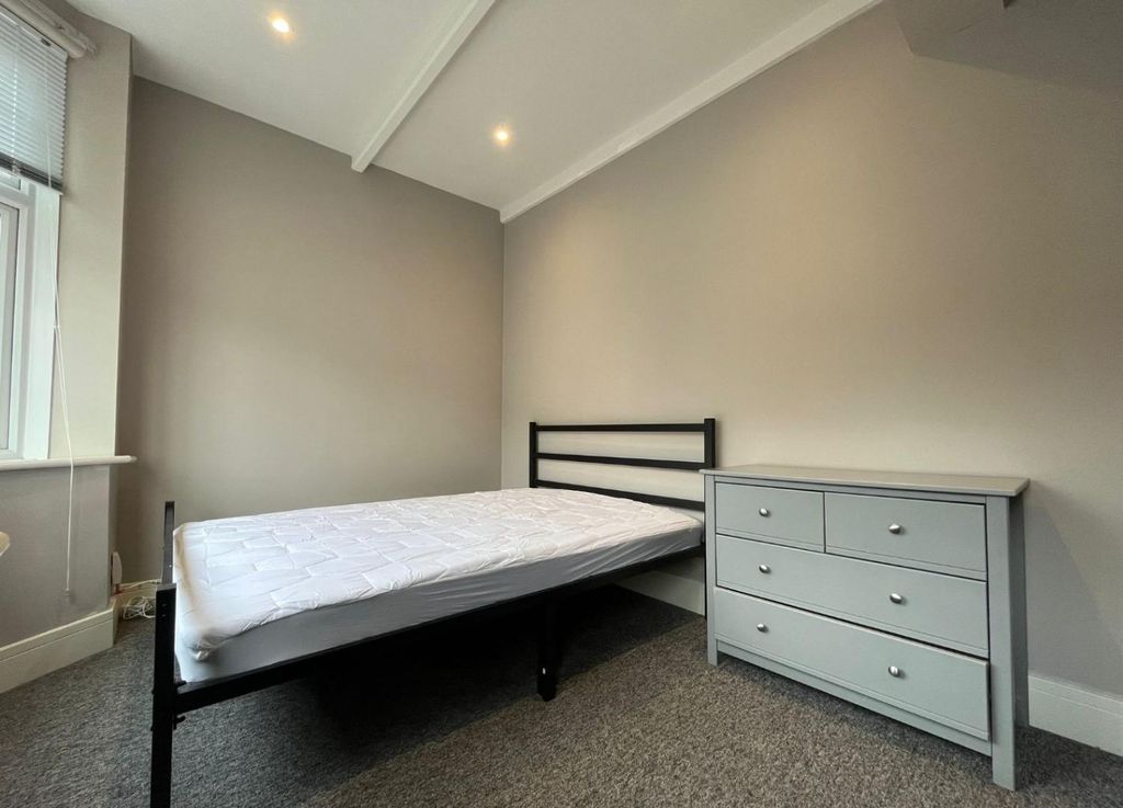 Additional image 3 of 2 bed flat to rentCoombe Road, Brighton BN2