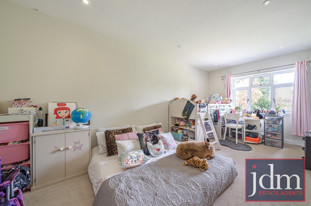 Additional image 13 of 5 bed detached house to rentClarendon Way, Chislehurst BR7