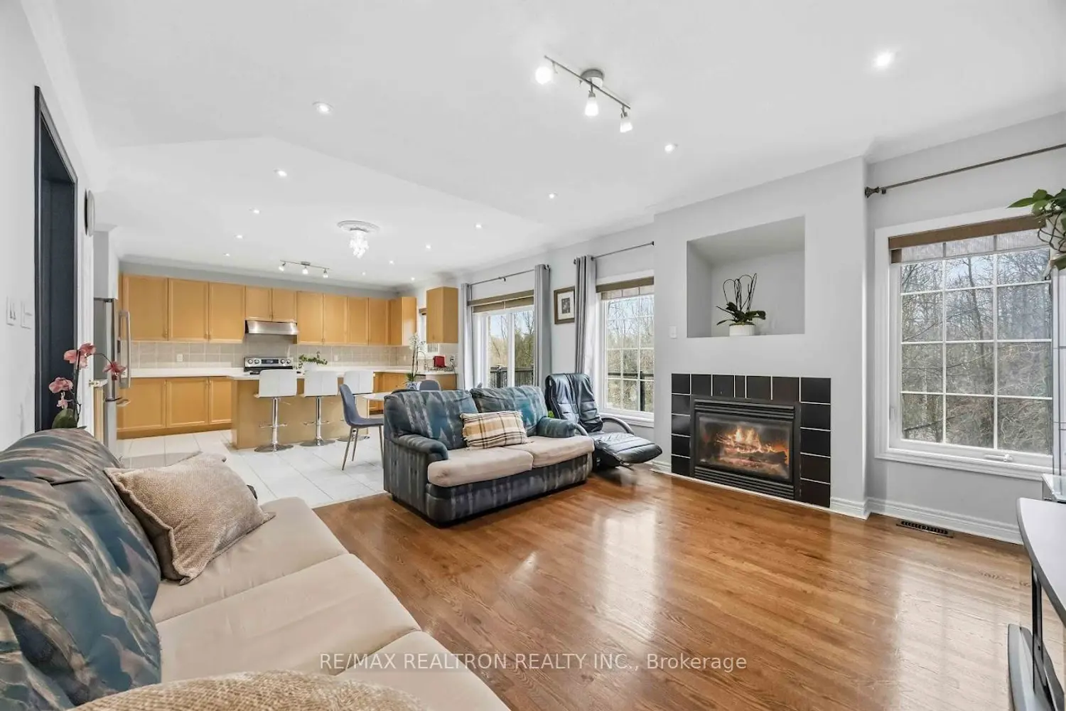 Additional image 2 of 10 Dovetail Drive
