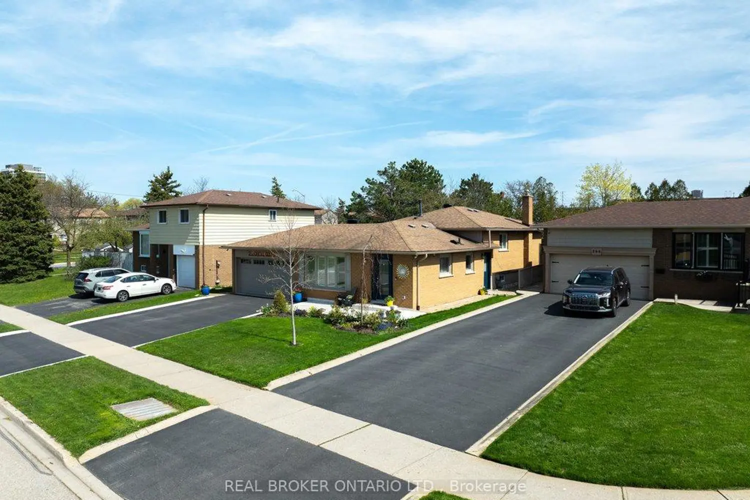 272 Oriole Court photo 2