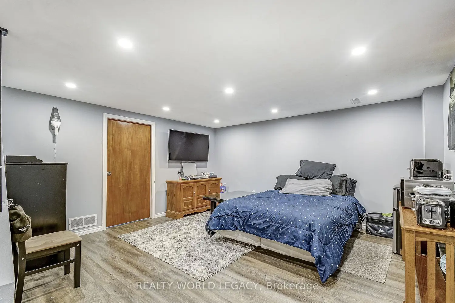 Additional image 16 of 132 Barlake Avenue 35