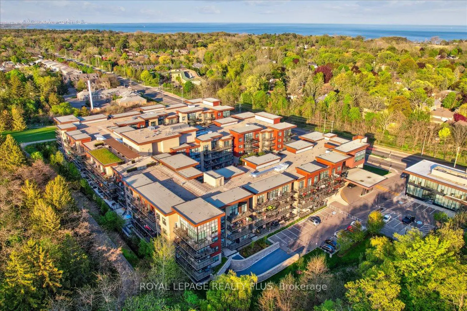 1575 Lakeshore Road 440 photo 3