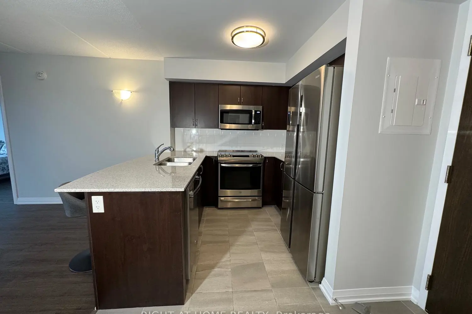 Additional image 7 of 40 Via Rosedale Way 307