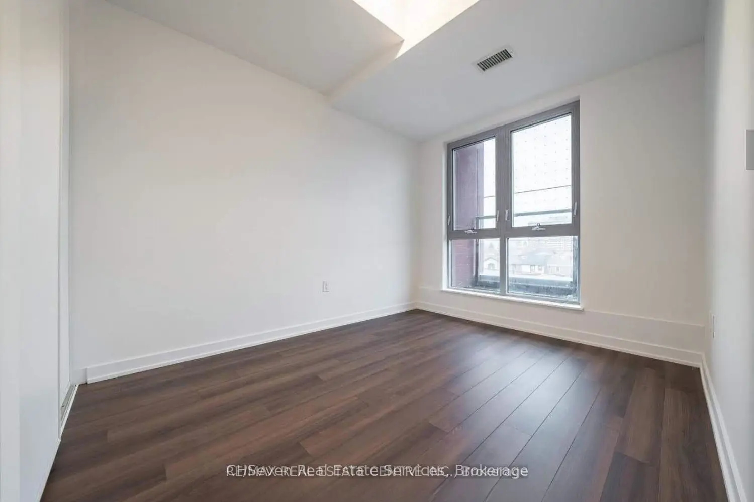 Additional image 12 of 2433 Dufferin Street 311