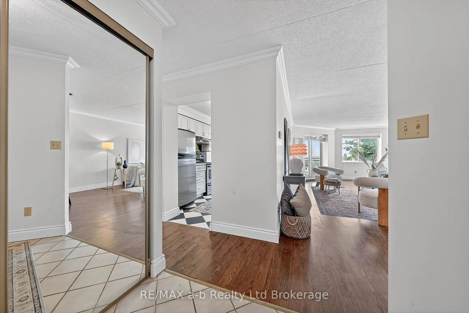 Additional image 11 of 75 Bridge Street 402