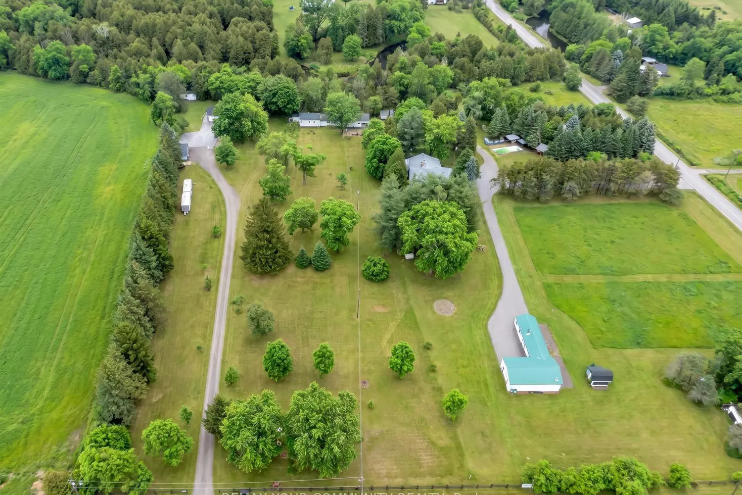 696 Catering Road photo 4