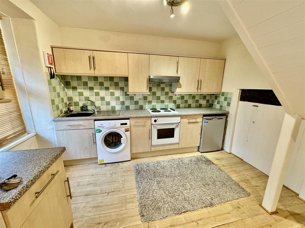 Additional image 3 of 3 bed semi-detached house to rentNorth Street, Pwllheli LL53