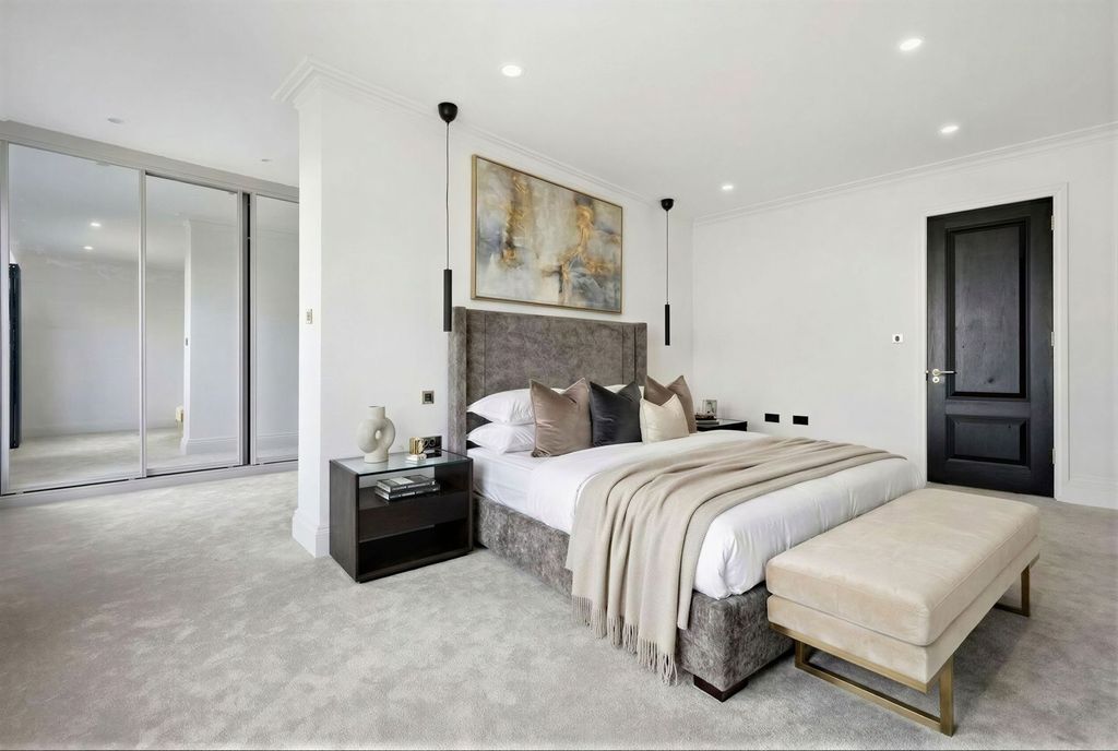 Additional image 13 of 4 bed detached bungalow to rentTomswood Road, Chigwell IG7