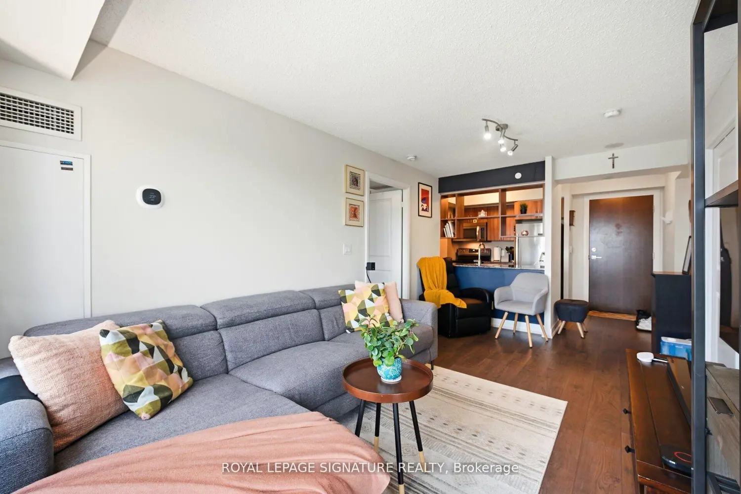 2 Eva Road 926