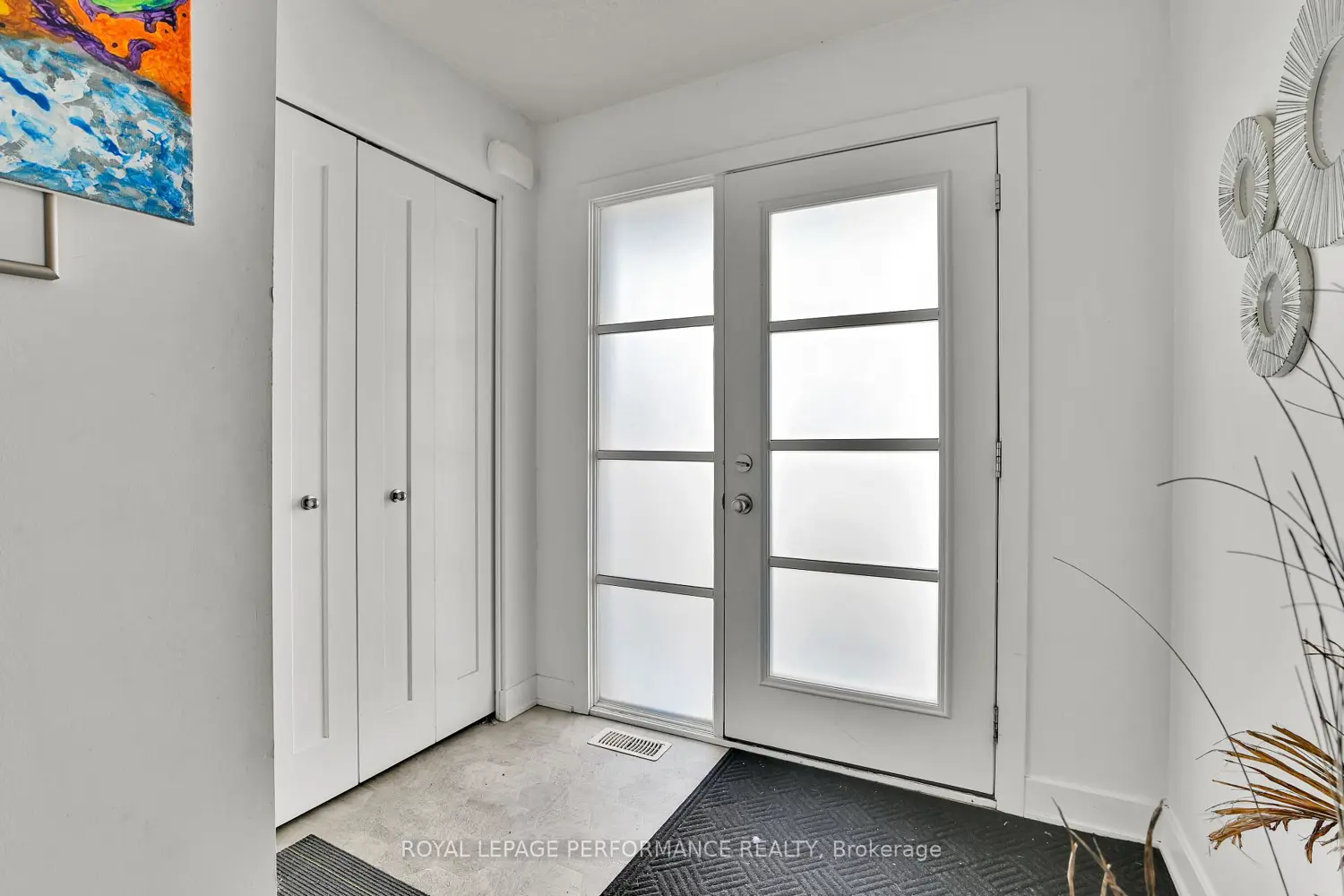 609 Robert Street photo 3