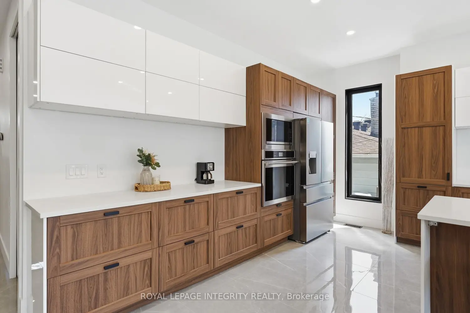 984 Watson Street photo 5