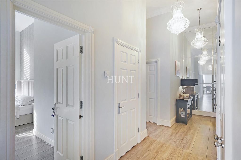 Additional image 8 of 2 bed flat to rentBrandesbury Square, Repton Park, Woodford Green, Essex IG8