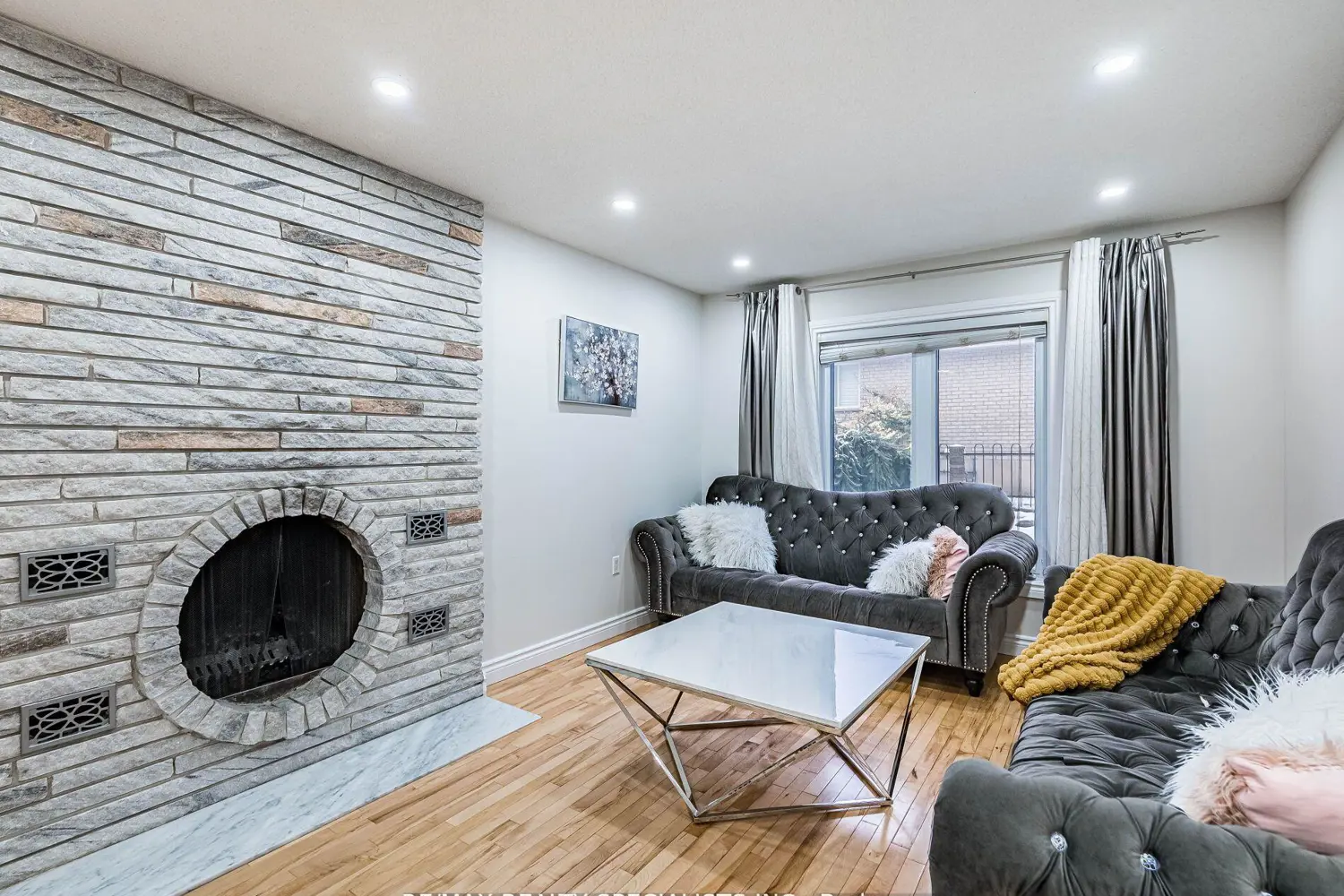 Additional image 11 of 2 Robespierre Court