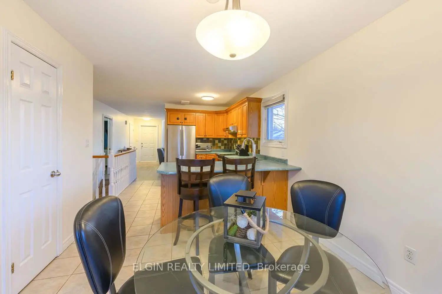 599 Wellington Street photo 5