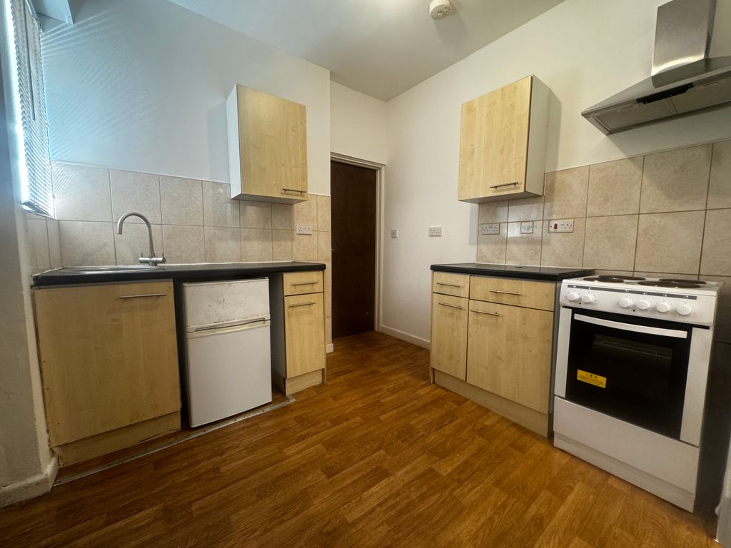 Additional image 2 of 1 bed flat to rentPortswood Road, Southampton SO17