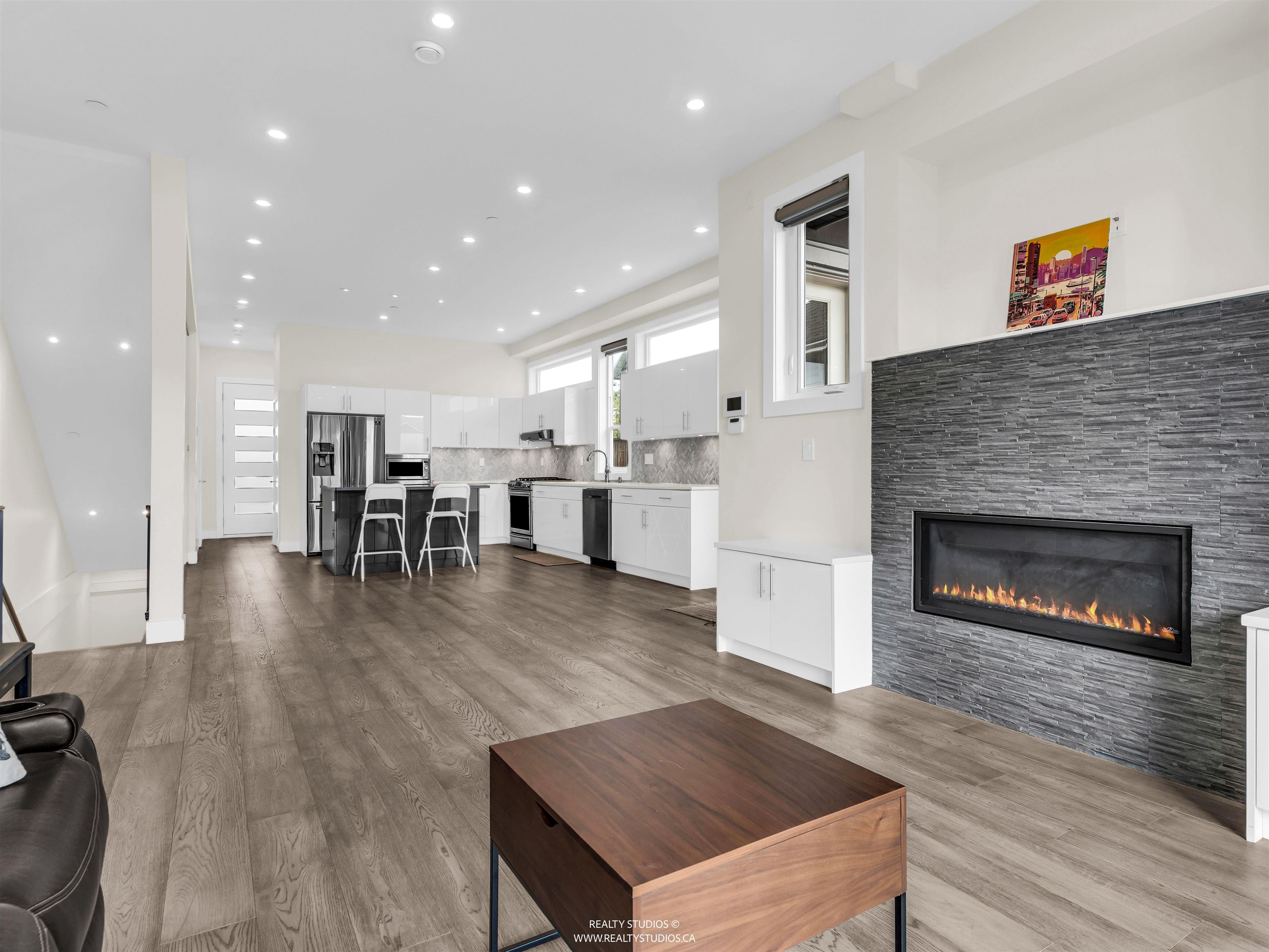 Additional image 4 of 409 Keith Road W, North Vancouver, BC, V7M 1M2