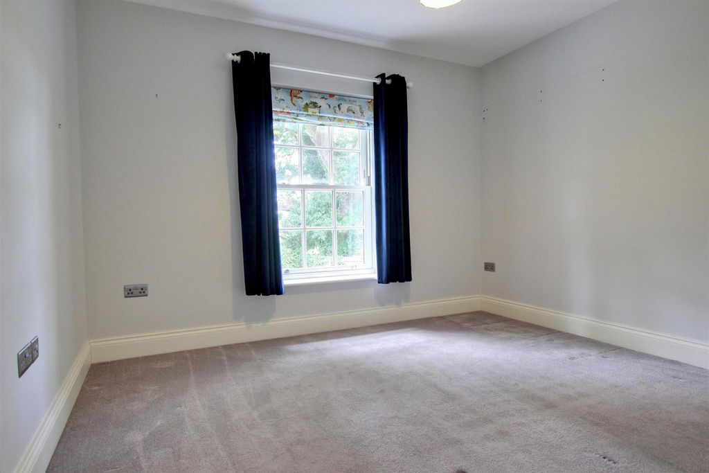 Additional image 16 of 4 bed property to rentOld College Drive, Beverley HU17