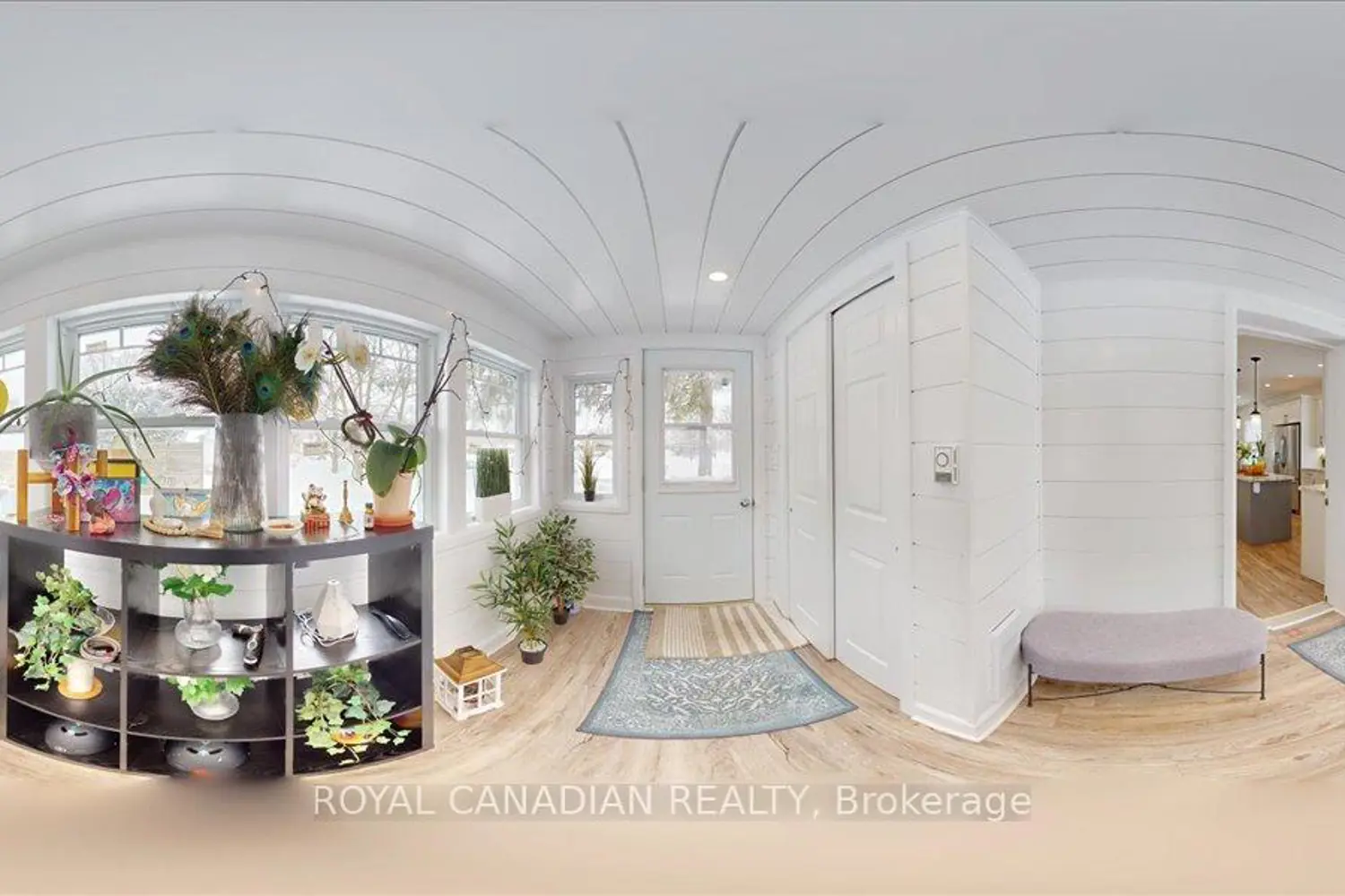 131 Elora Street photo 2