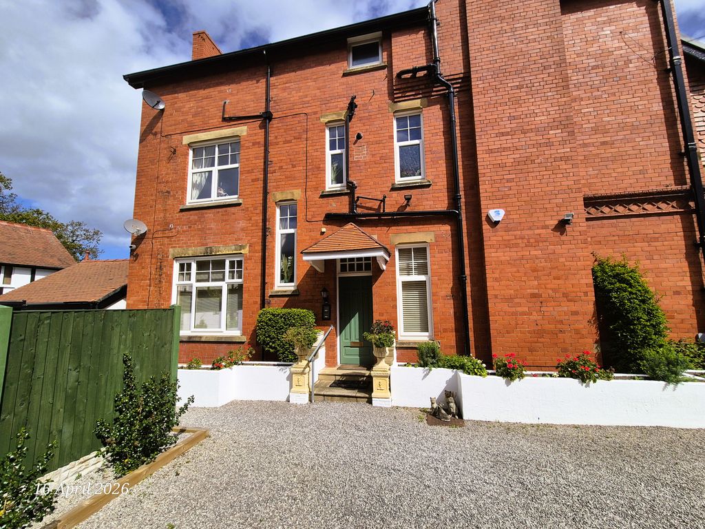 2 bed flat to rentBrackley Avenue, Colwyn Bay LL29