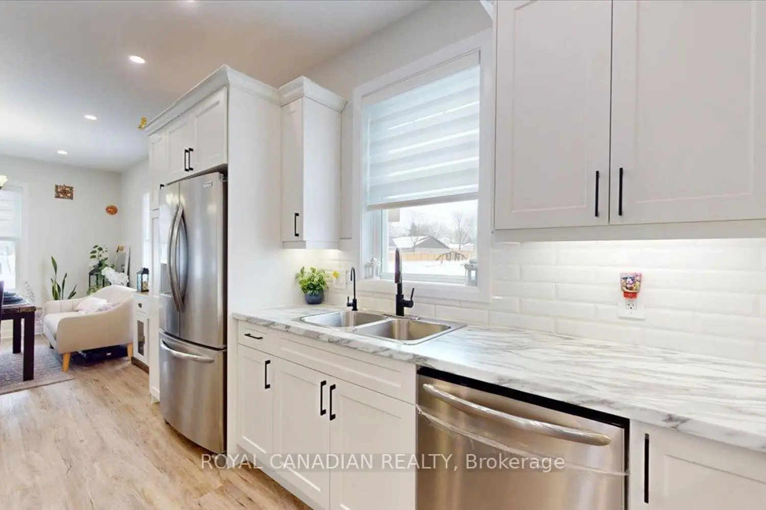 131 Elora Street photo 4