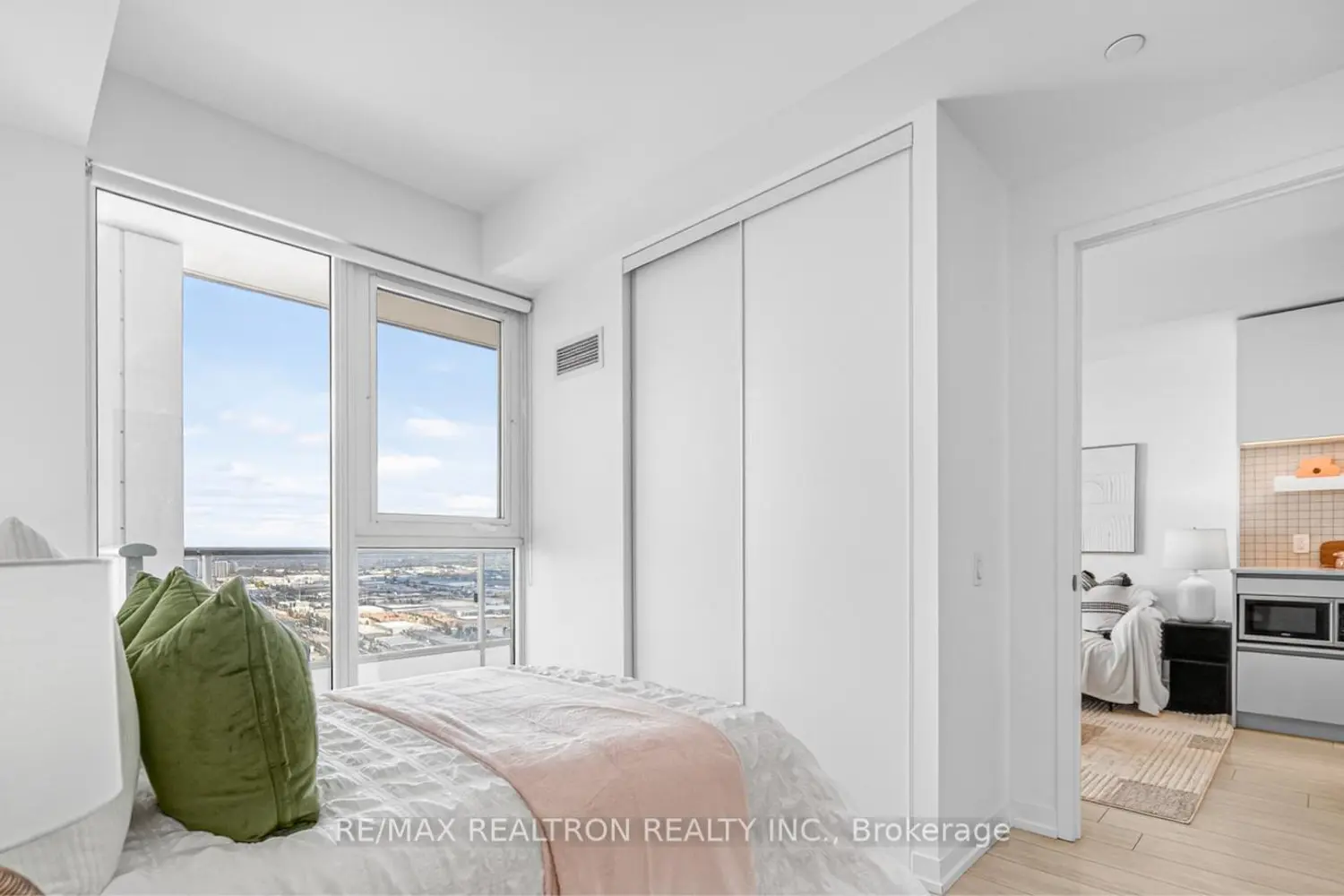 Additional image 10 of 950 Portage Parkway 5615