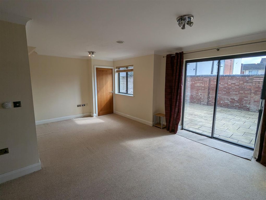 Additional image 3 of 4 bed terraced house to rentVictoria Court, Hereford HR4