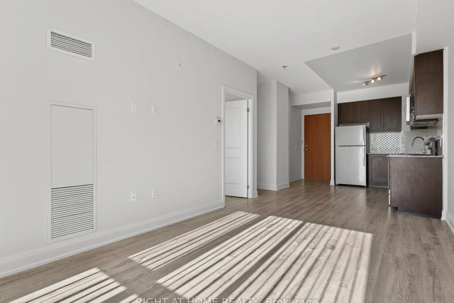 Additional image 8 of 2800 Keele Street 518