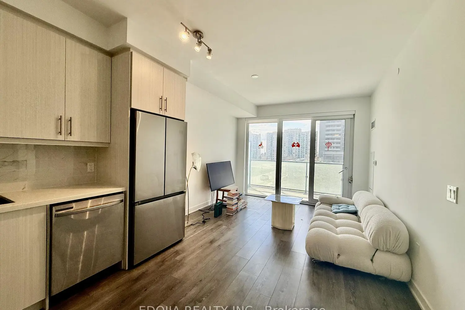 Additional image 8 of 105 Oneida Crescent 306