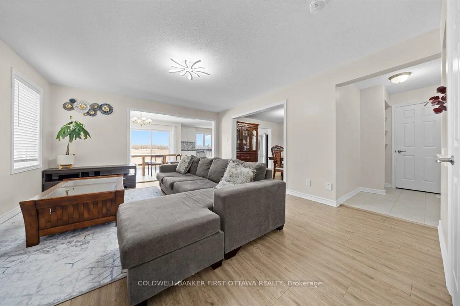 355 Sweetclover Way photo 3