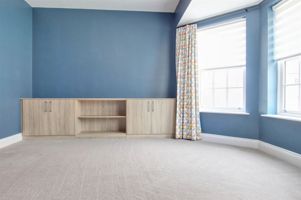 Additional image 8 of 4 bed property to rentOld College Drive, Beverley HU17