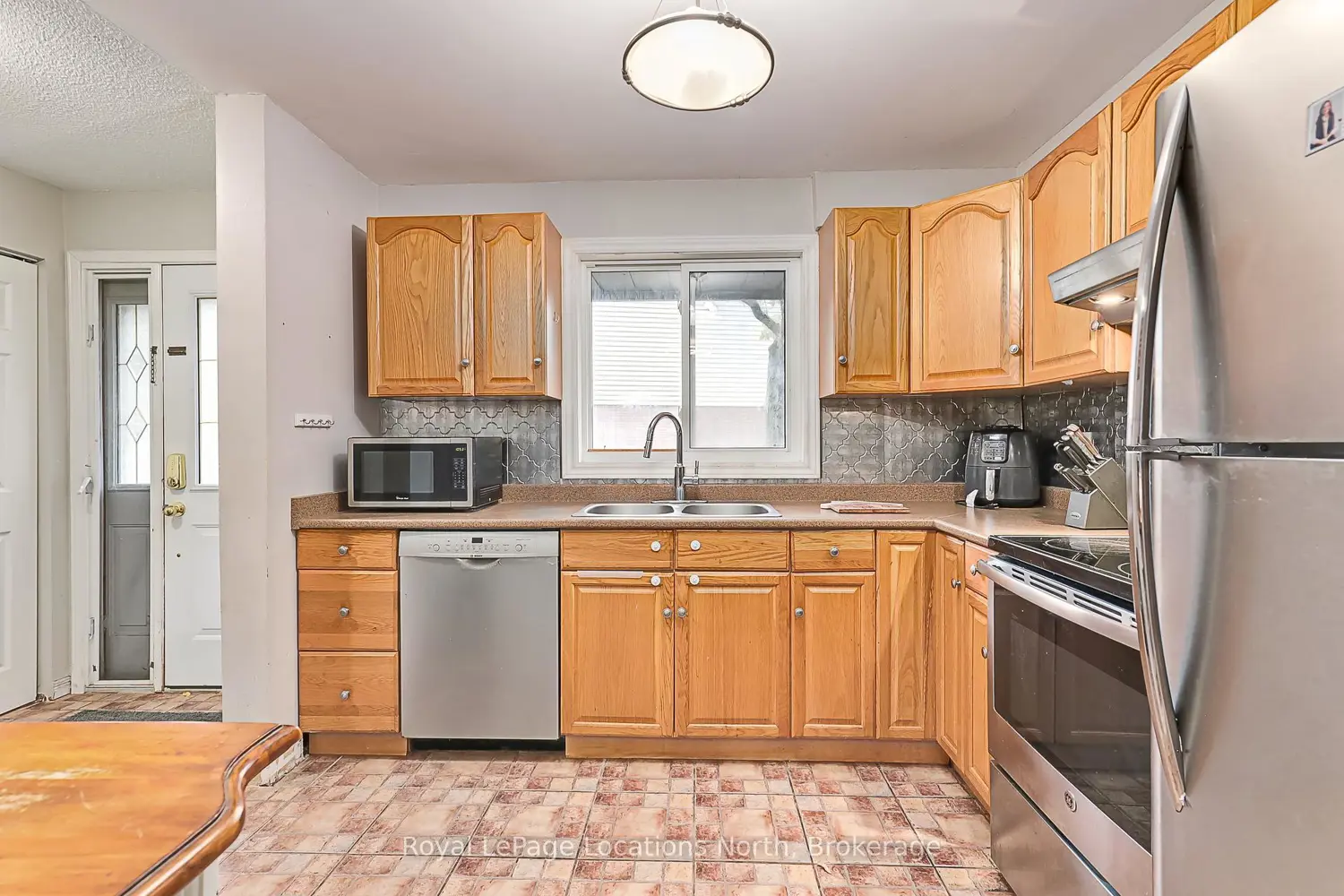 590 Tenth Street photo 3