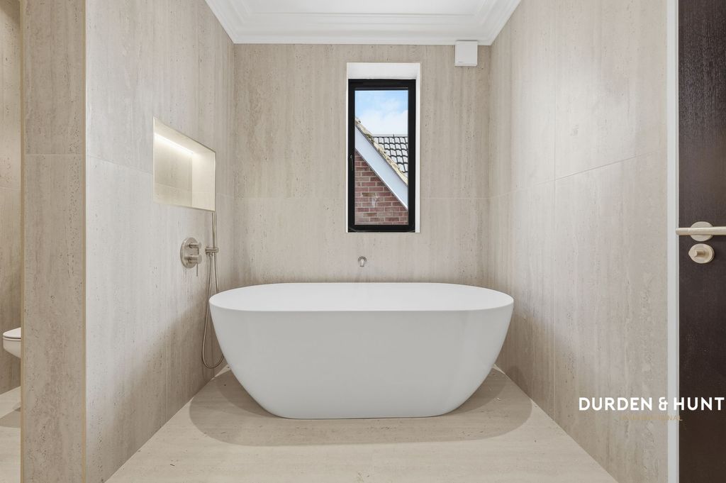 Additional image 15 of 4 bed detached bungalow to rentTomswood Road, Chigwell IG7
