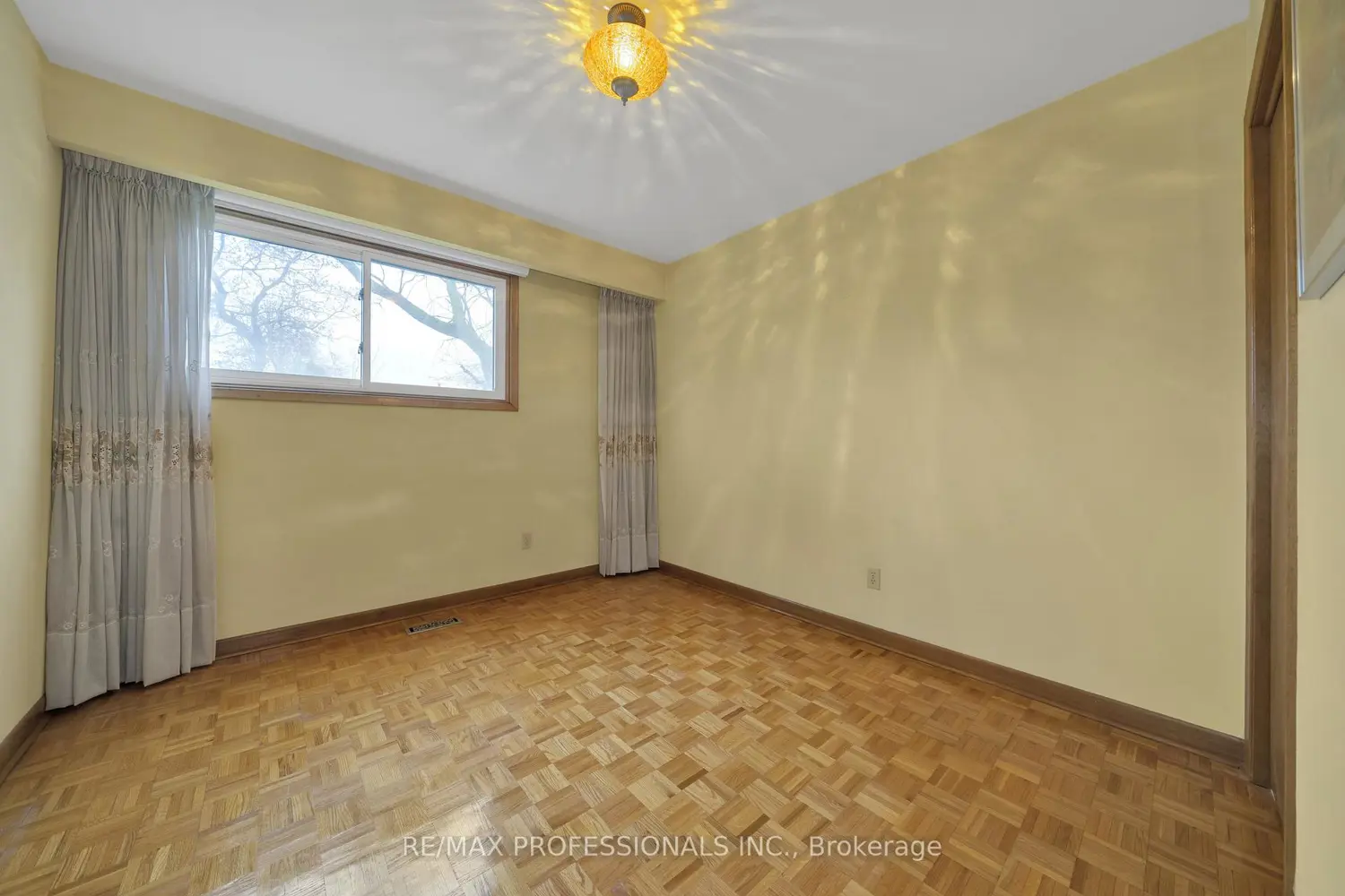 Additional image 16 of 1877 Silverberry Crescent