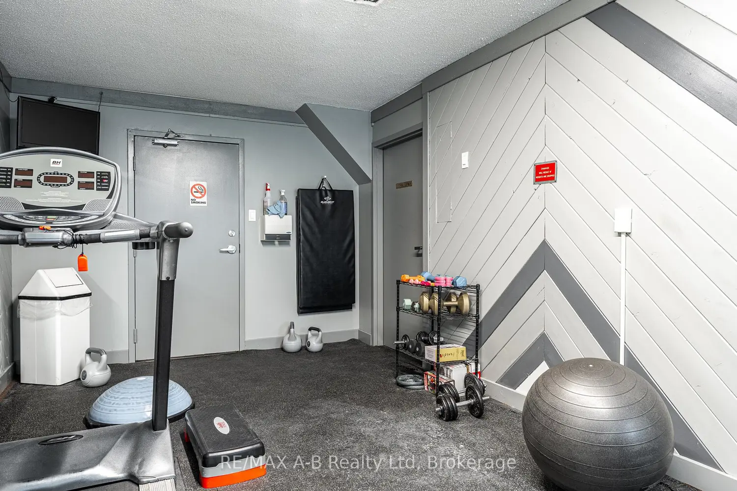 Additional image 15 of 1600 Adelaide Street 301