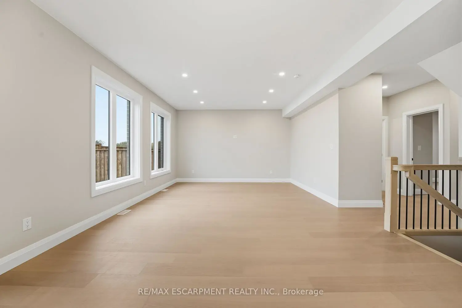 102 Oak Avenue photo 3