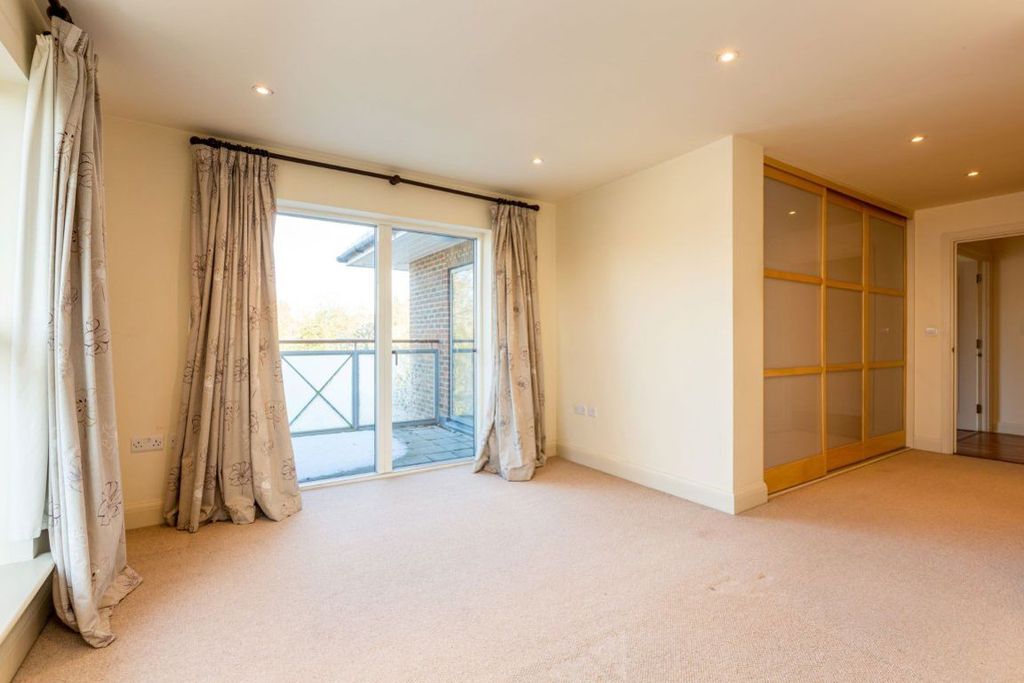 Additional image 8 of 3 bed flat to rentKincraig Drive, Sevenoaks TN13