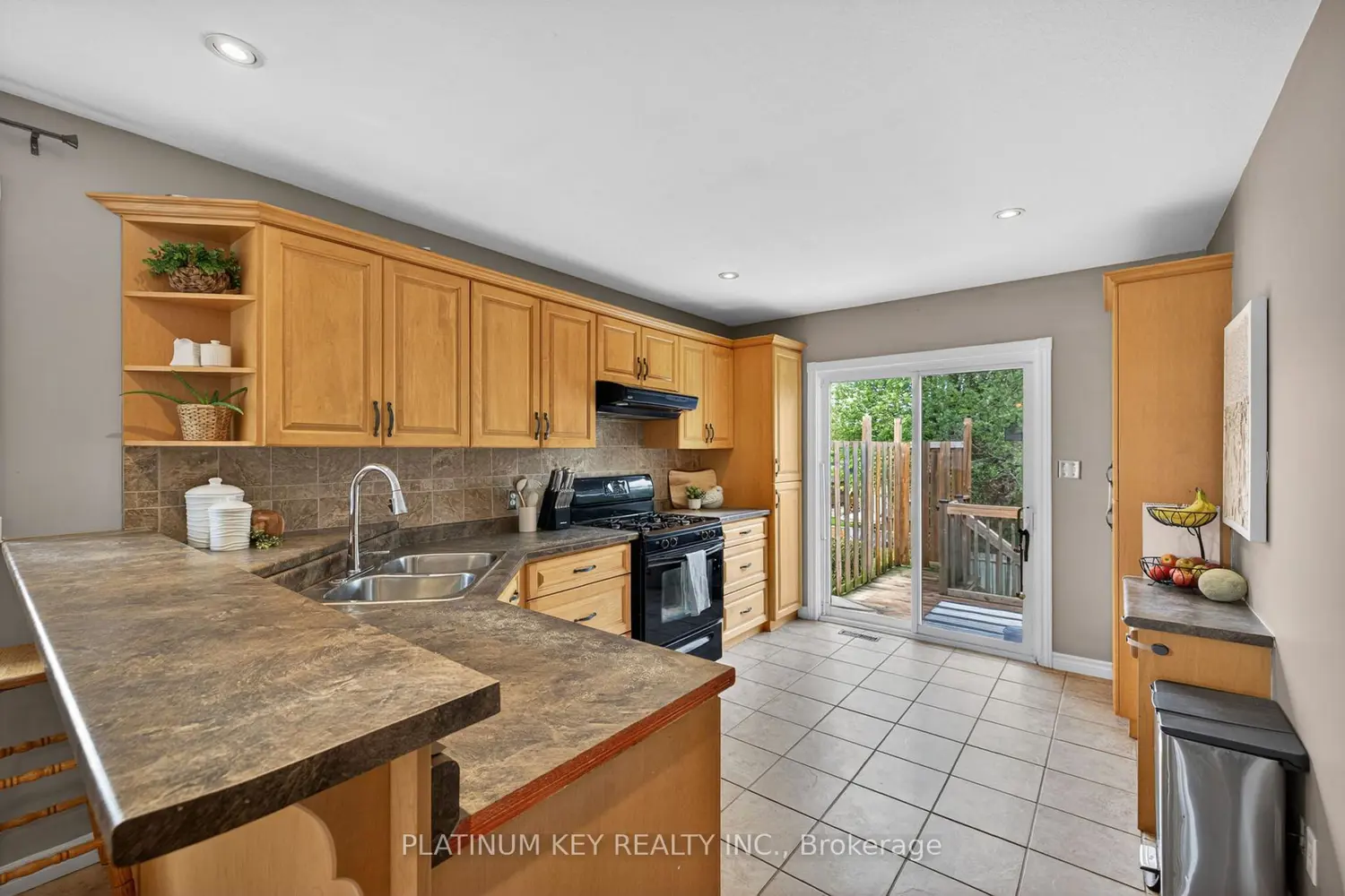 6 Juniper Crescent photo 4