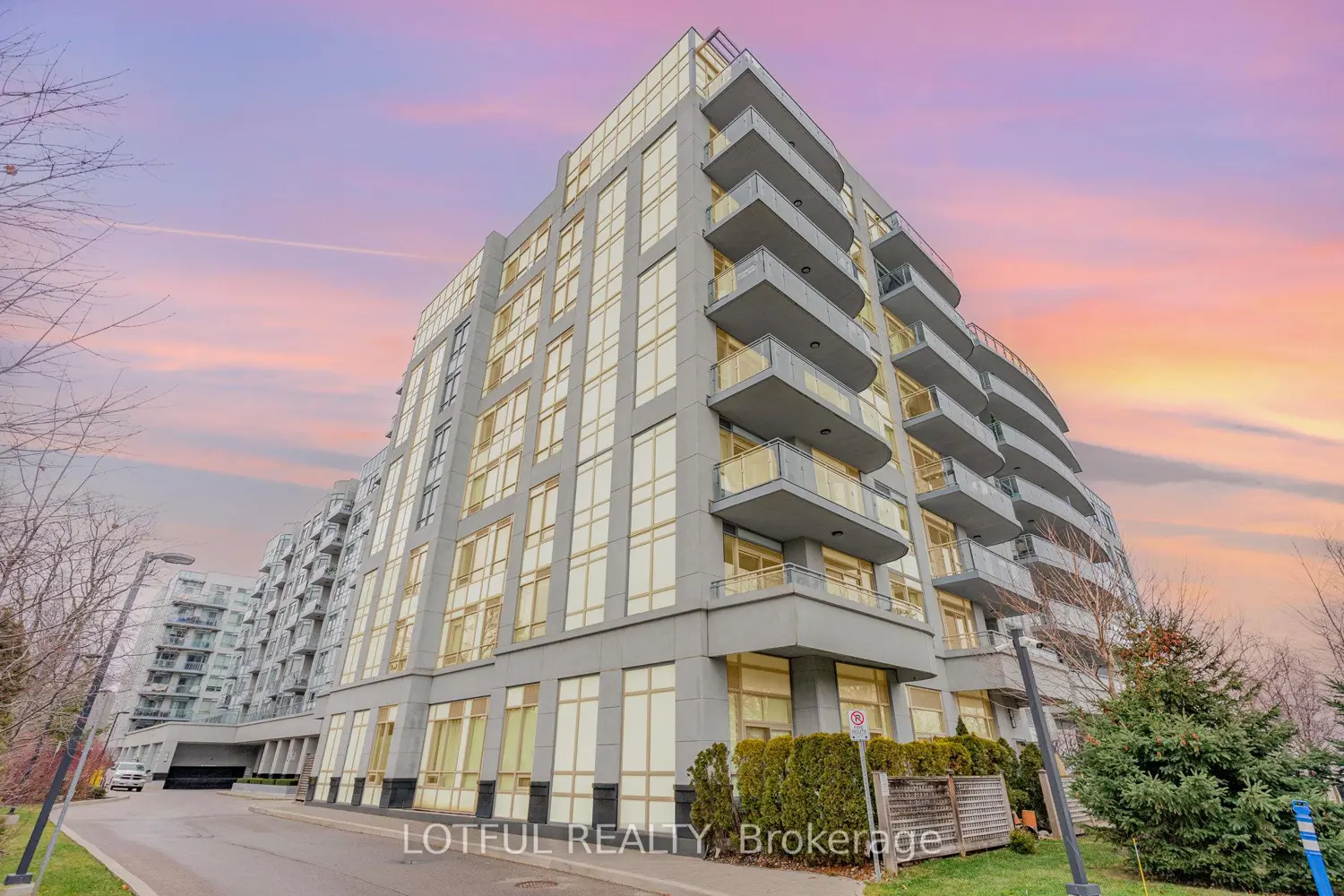 3500 Lakeshore Road 711