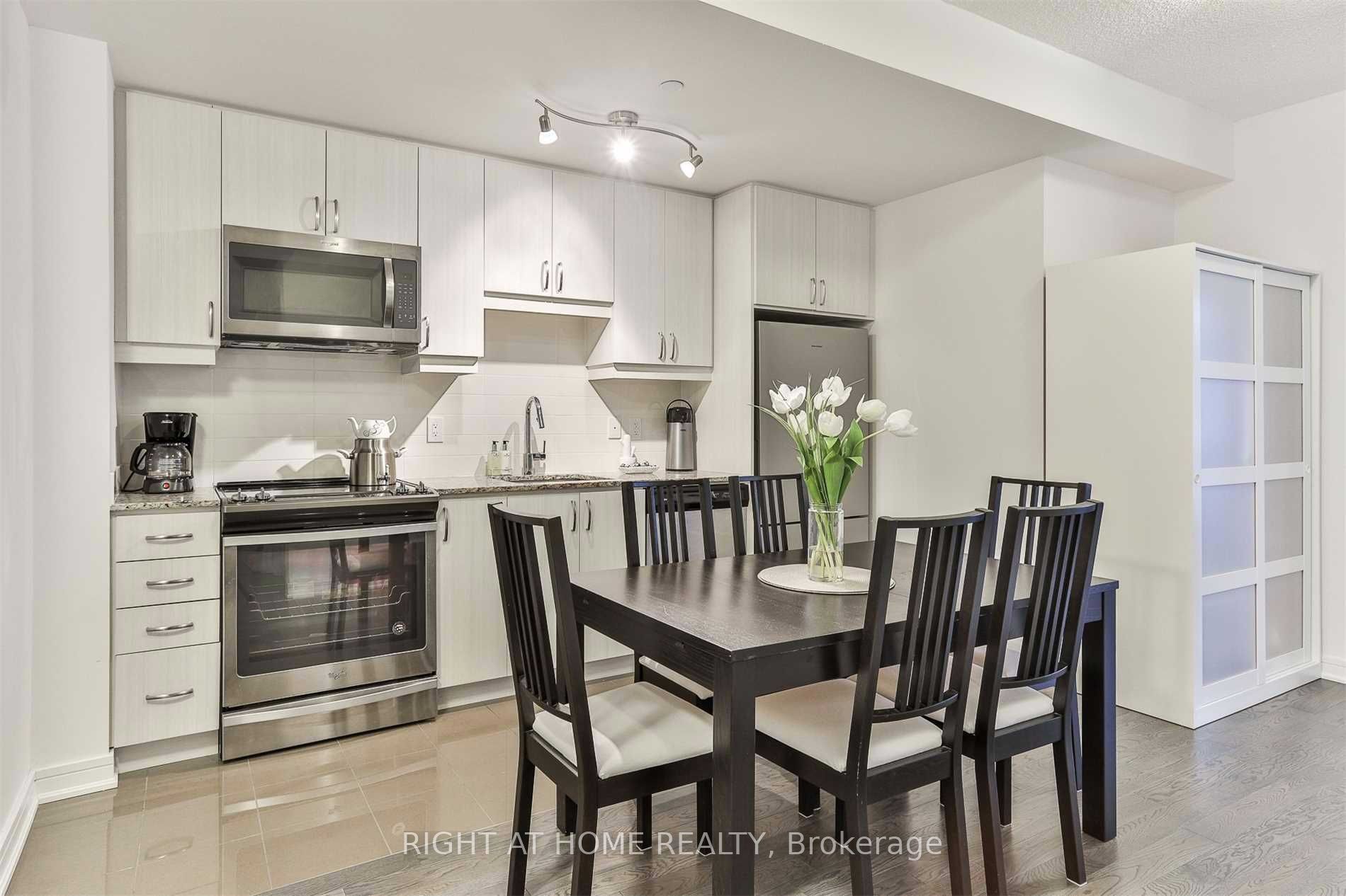 Se320-9199 Yonge Street, Richmond Hill, ON, L4C 1H7