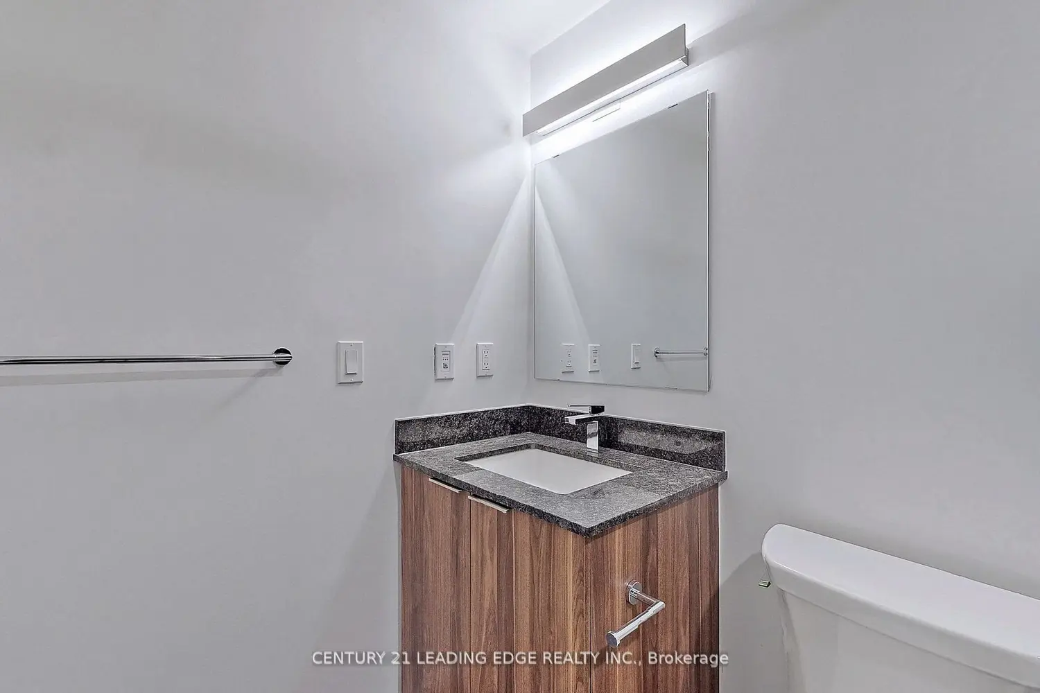Additional image 17 of 501 Yonge Street 5102