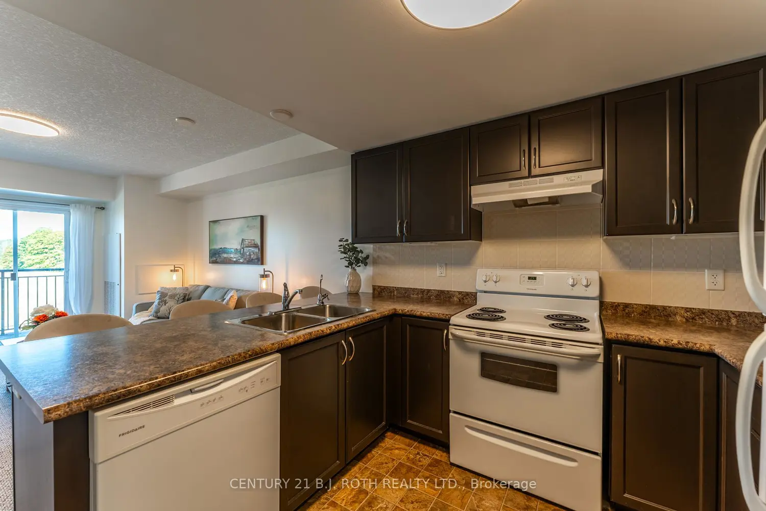 67 Kingsbury Square 403 photo 3