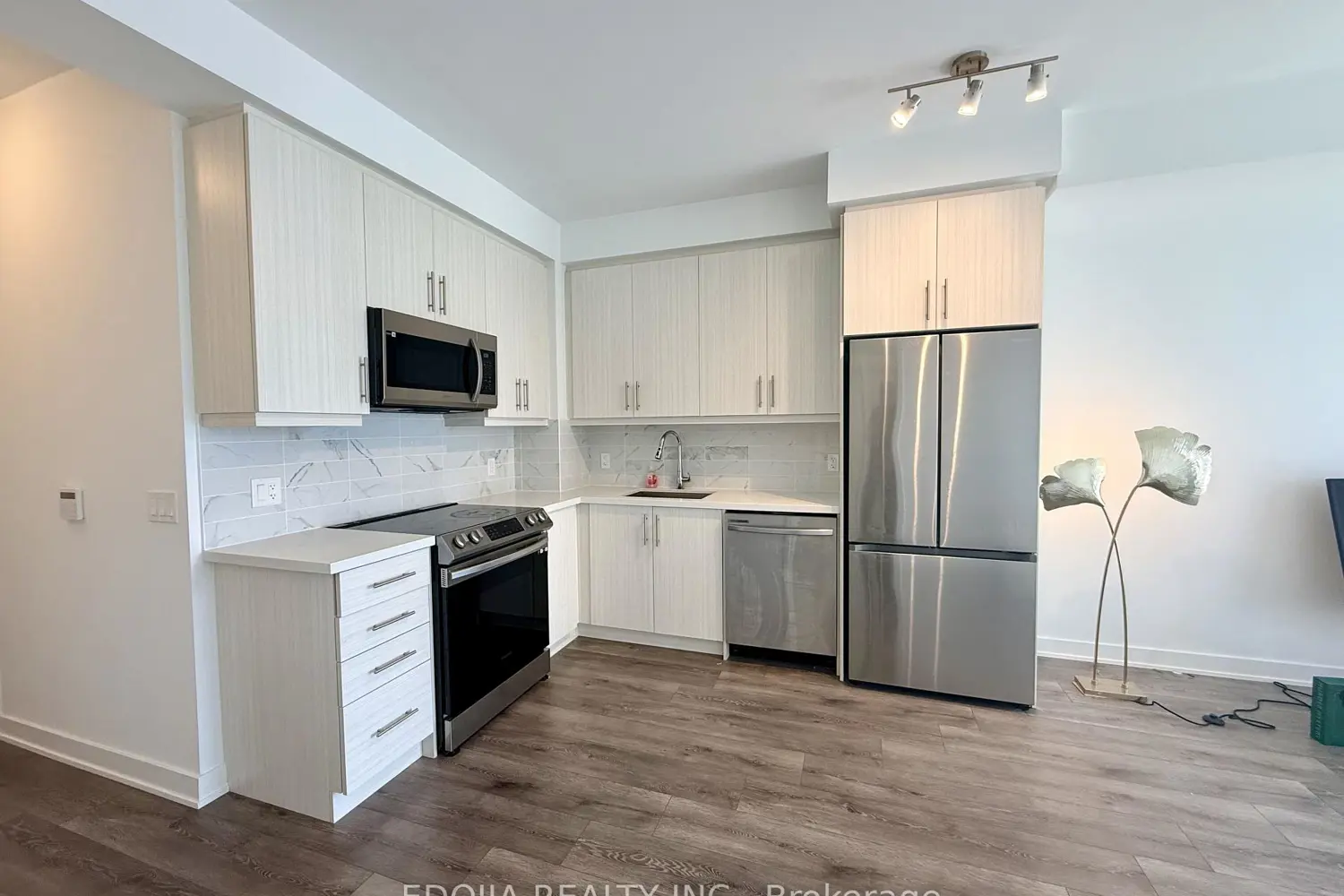 Additional image 4 of 105 Oneida Crescent 306