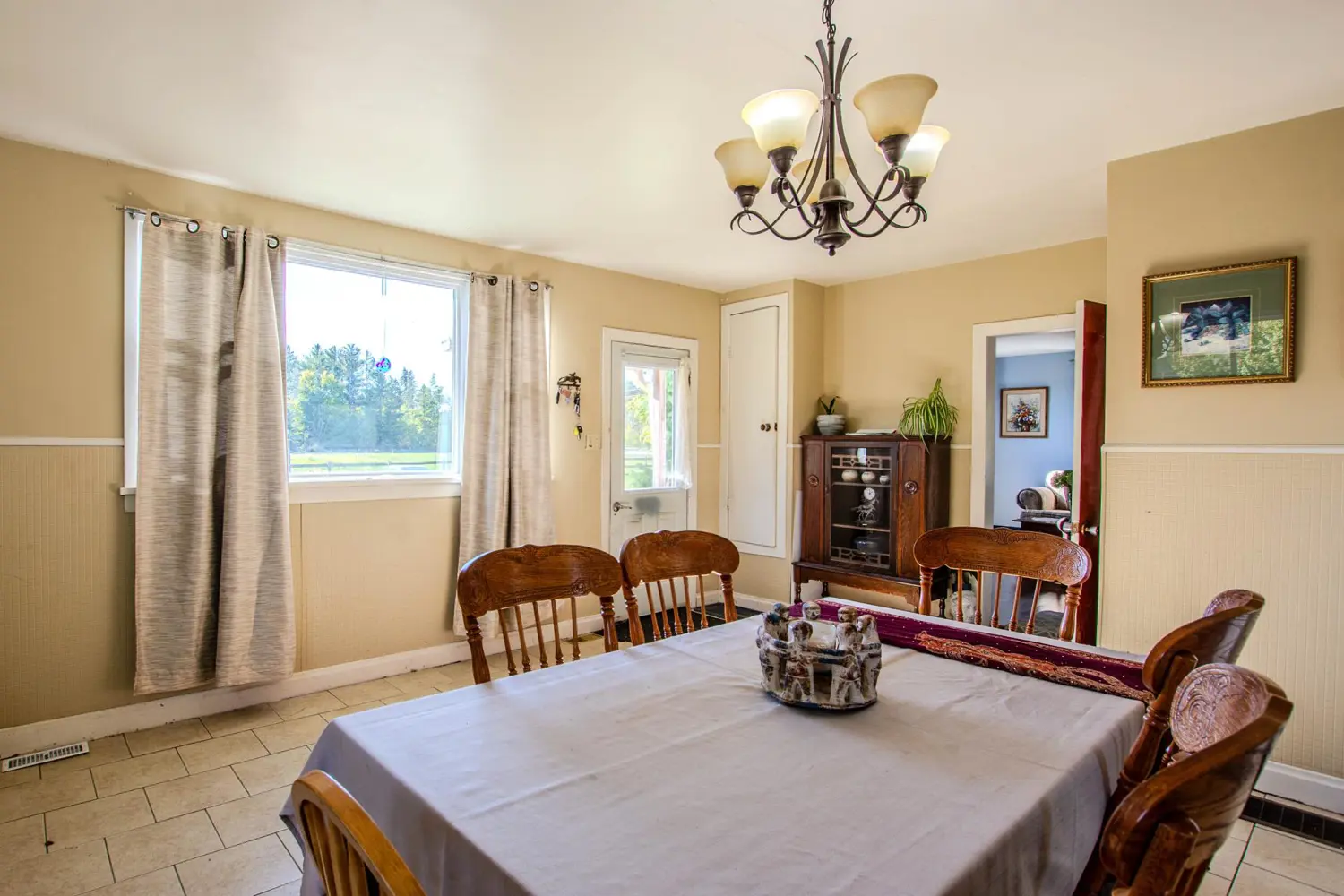 2041 Flos 4 Road photo 3