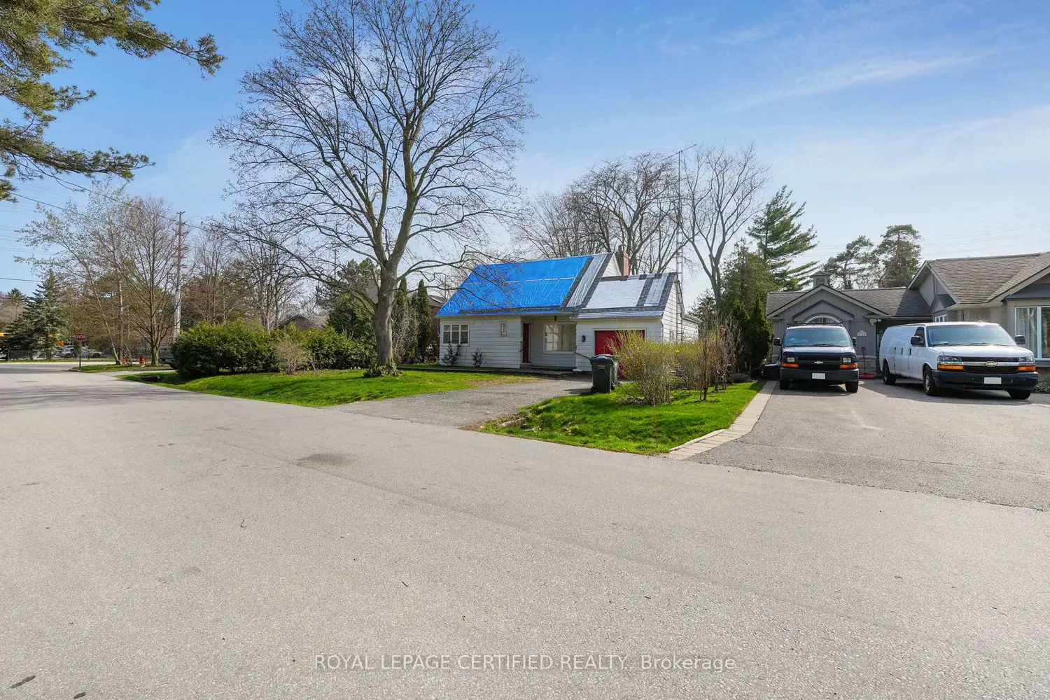 1348 Hollyrood Avenue photo 4