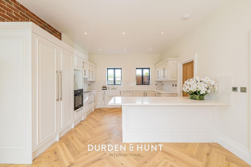Additional image 6 of 4 bed detached house to rentMott Street, Loughton IG10