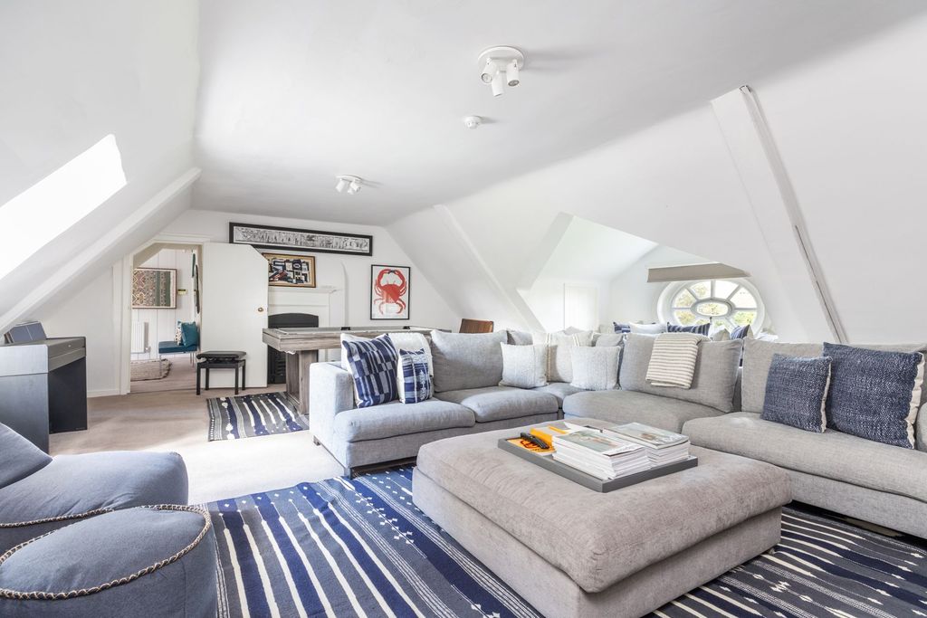 Additional image 7 of 8 bed detached house to rentThe Close, Winchester SO23