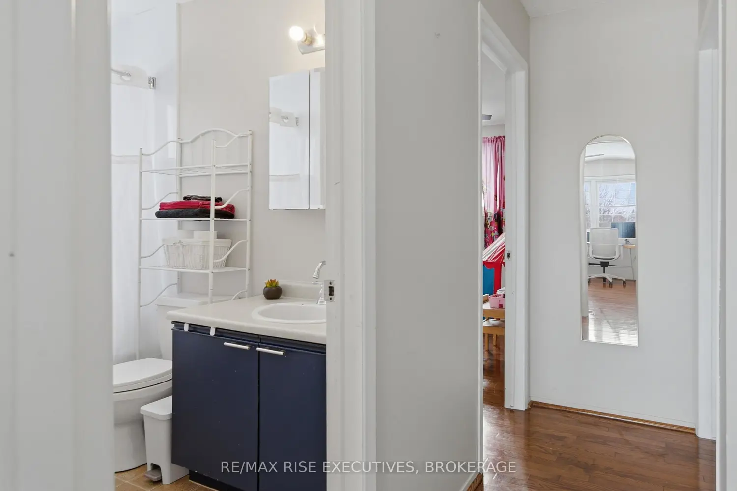 Additional image 9 of 1037 Hickorywood Crescent