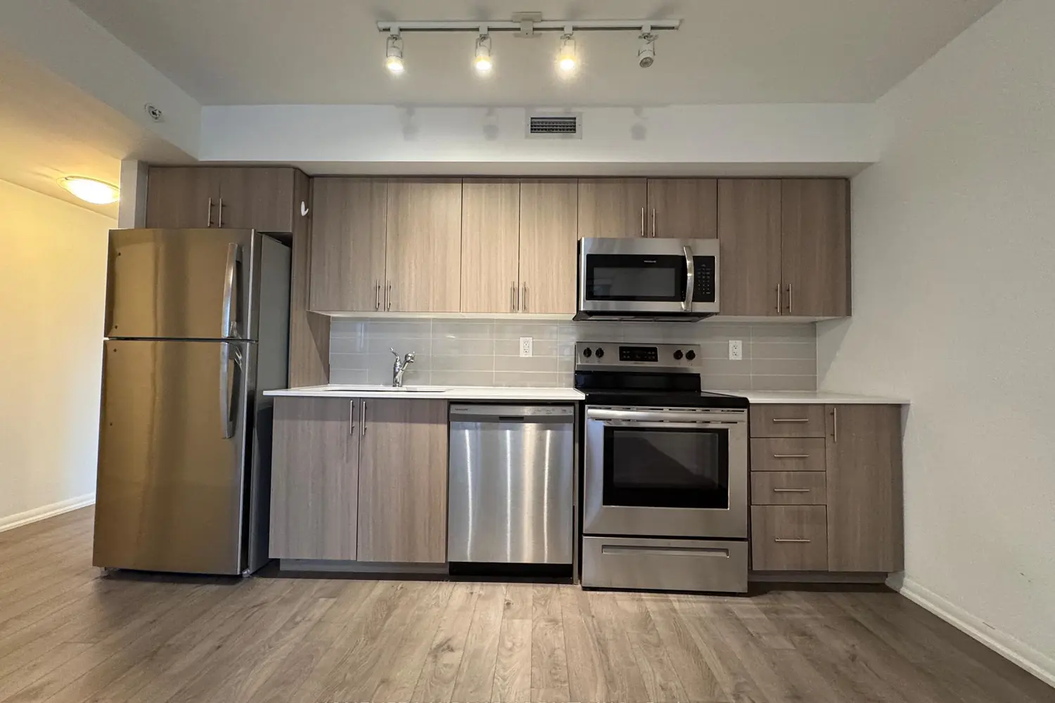 Additional image 11 of 3091 Dufferin Street 208