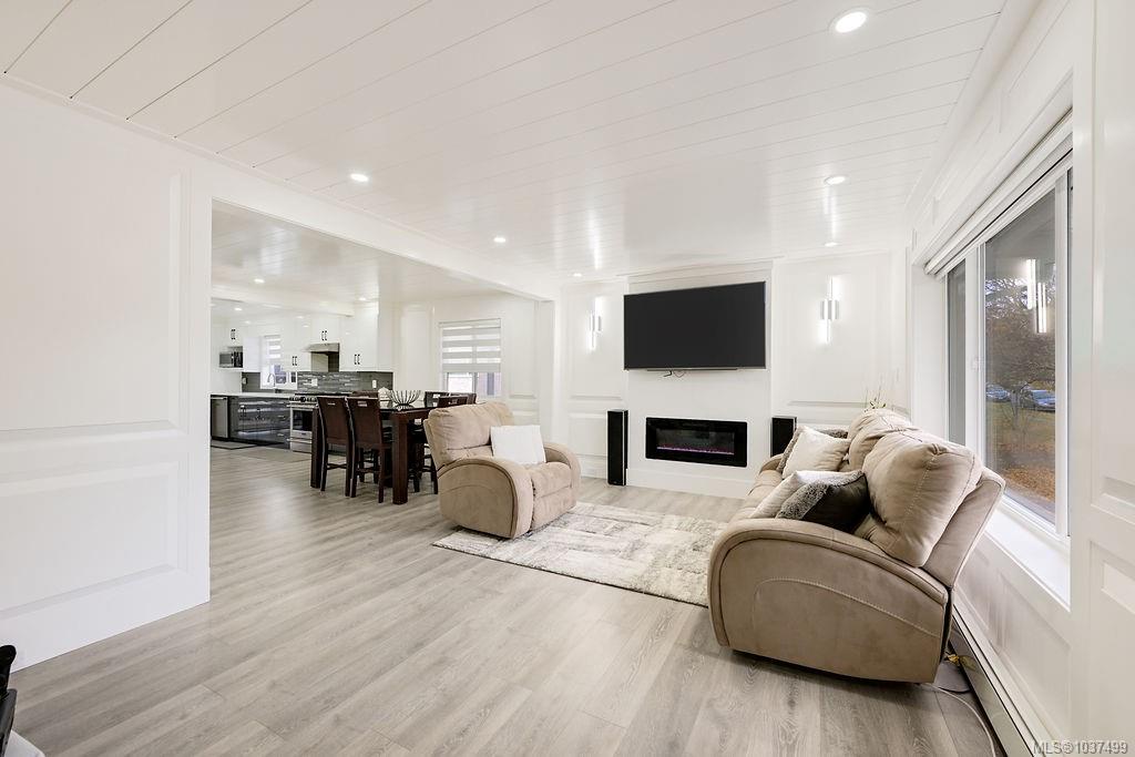 Additional image 3 of 2710 Victor Street, Victoria, BC, V8R 4E4